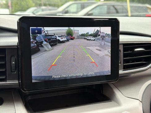Used 2024 Ford Explorer XLT w/ Equipment Group 202A AWD/4WD image 32