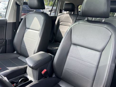 Used 2019 Volkswagen Tiguan SE w/ Panoramic Sunroof Package FWD image 9