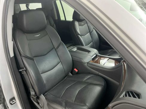 Used 2019 Cadillac Escalade ESV Premium Luxury AWD/4WD image 33