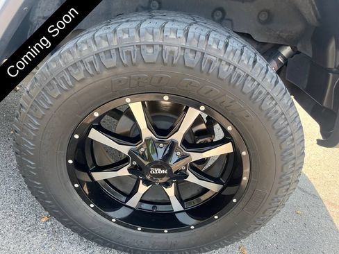 Used 2018 Jeep Wrangler Unlimited Sahara AWD/4WD image 35