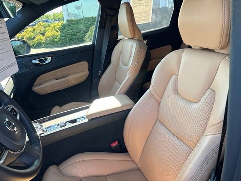 Certified 2025 Volvo XC60 B5 Ultra w/ Protection Package Premier AWD/4WD image 17
