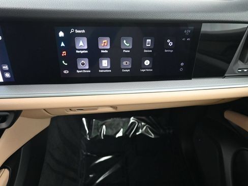 Certified 2025 Porsche Cayenne E-Hybrid w/ Premium Package Plus AWD/4WD image 24