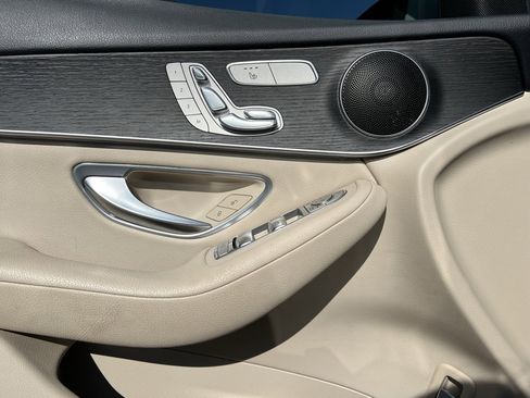 Used 2022 Mercedes-Benz GLC 300 4MATIC image 11