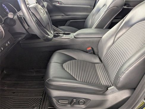Used 2023 Toyota Camry SE image 12
