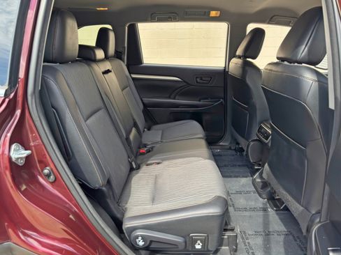 Used 2018 Toyota Highlander Plus AWD/4WD image 35