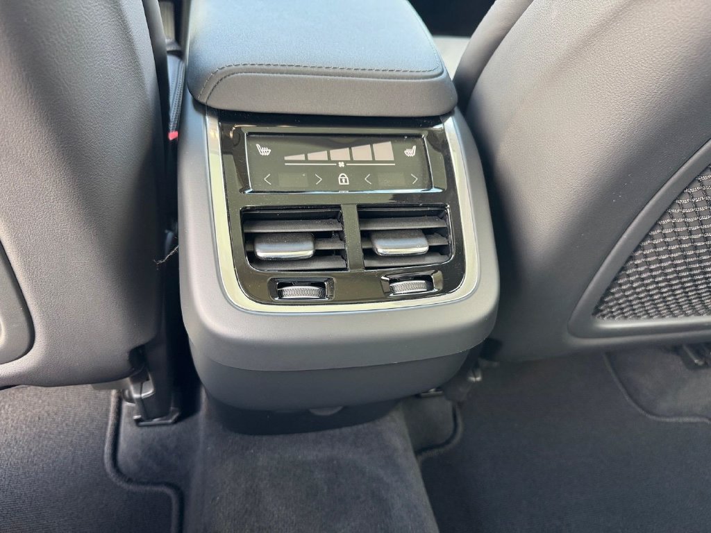 Certified 2026 Volvo XC60 B5 Ultra AWD/4WD image 10