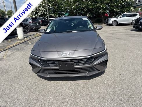 Used 2024 Hyundai Elantra SEL FWD image 8