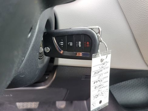 Used 2025 Toyota Corolla LE FWD image 28