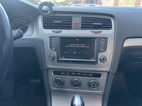 Used 2017 Volkswagen Golf SE FWD image 14