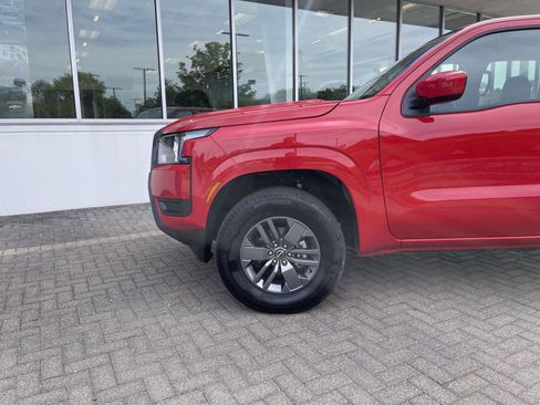 Used 2025 Nissan Frontier SV AWD/4WD image 10