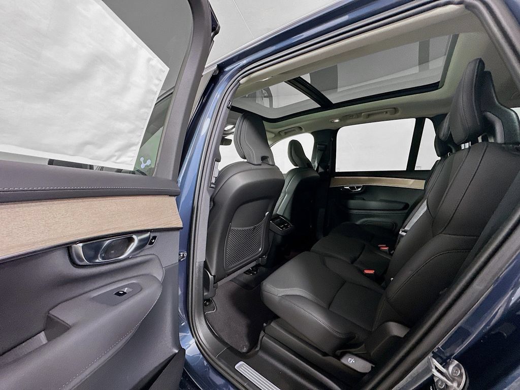 Used 2026 Volvo XC90 B5 Plus w/ Protection Package Premier AWD/4WD image 16