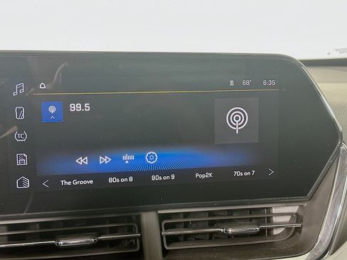 Used 2025 Chevrolet Trax LT FWD image 19