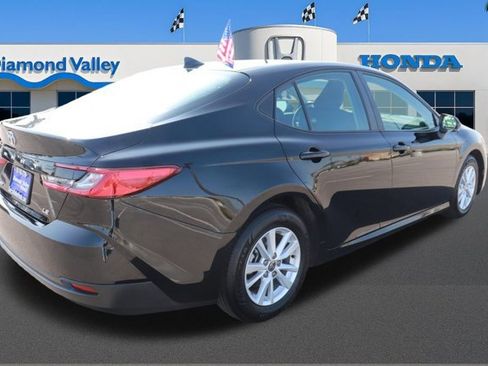 Used 2025 Toyota Camry LE image 8