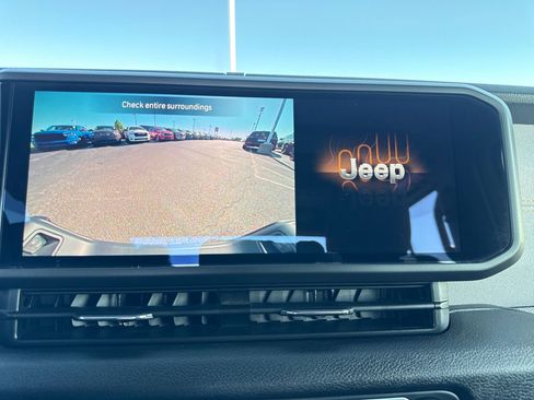 Used 2025 Jeep Gladiator Sport AWD/4WD image 19