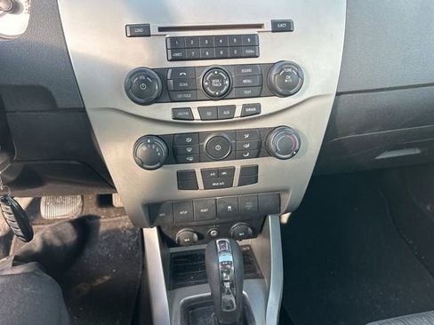Used 2010 Ford Focus SE image 19