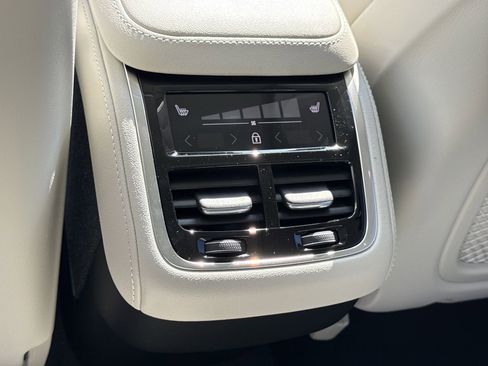 New 2026 Volvo XC90 B6 Ultra w/ Protection Package AWD/4WD image 17