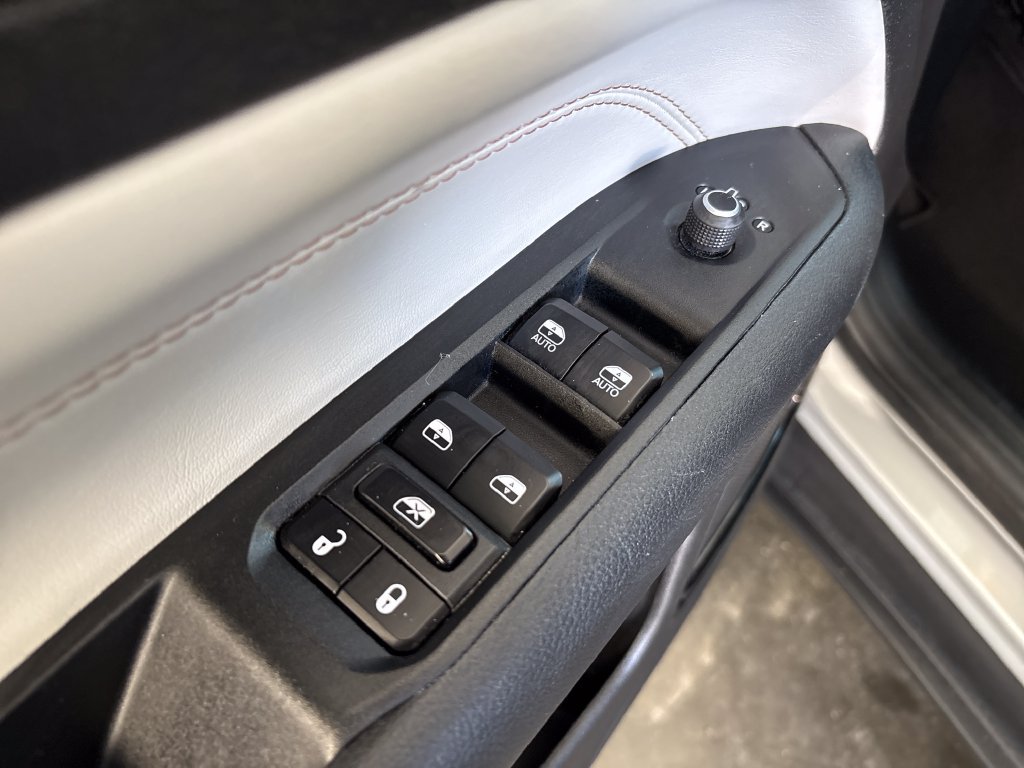 Used 2025 Jeep Compass Limited AWD/4WD image 27