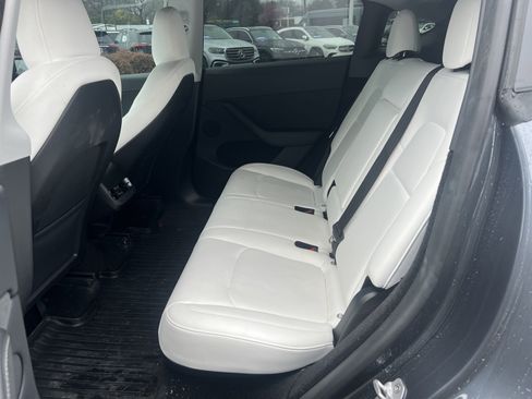 Used 2023 Tesla Model Y Long Range image 32