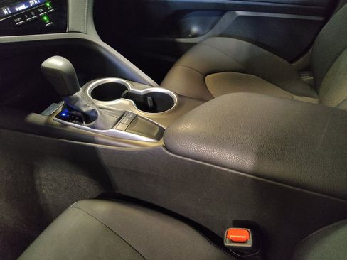 Used 2022 Toyota Camry LE FWD image 26