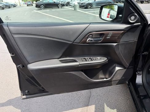 Used 2016 Honda Accord EX-L image 19
