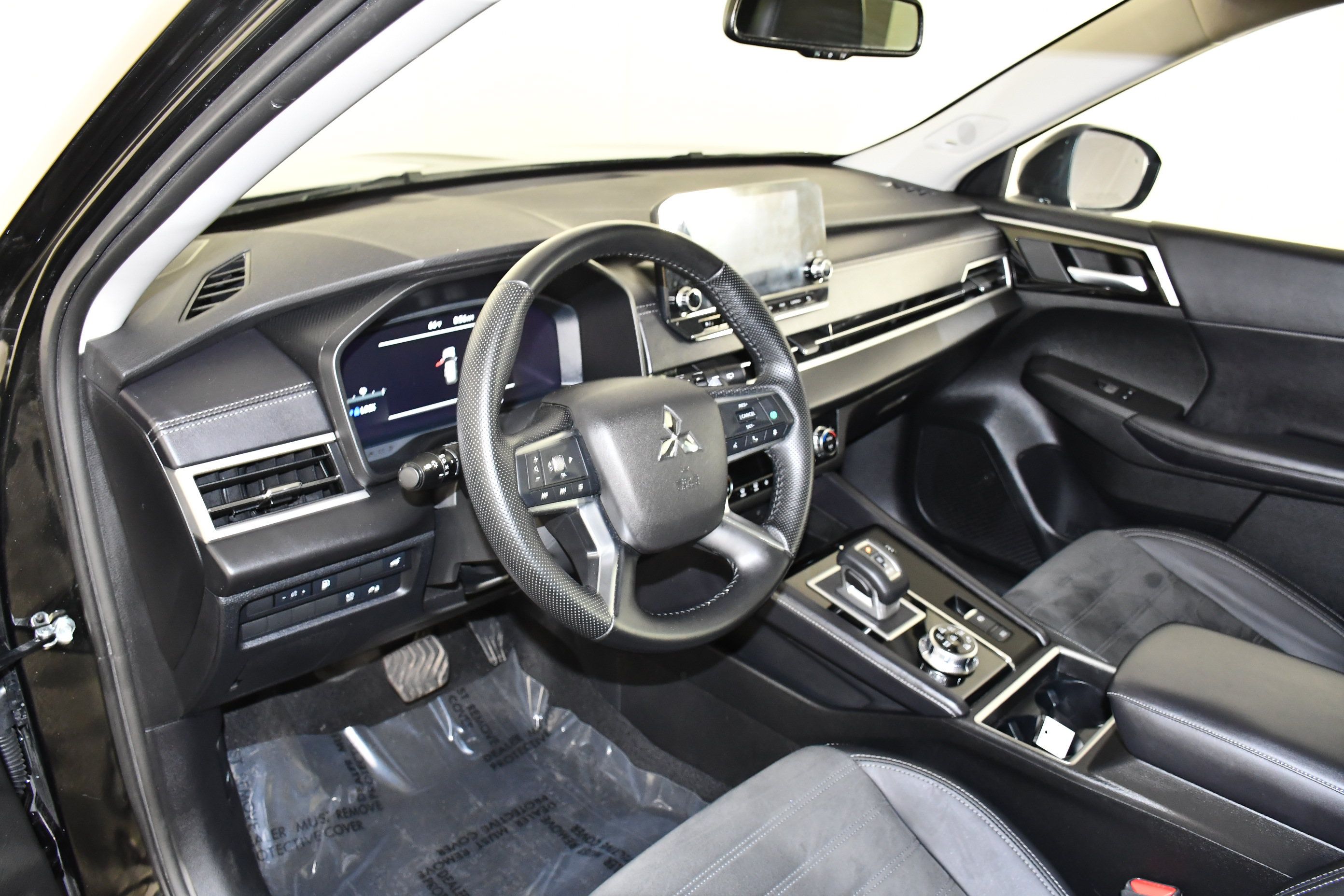 Used 2025 Mitsubishi Outlander SE AWD/4WD image 37