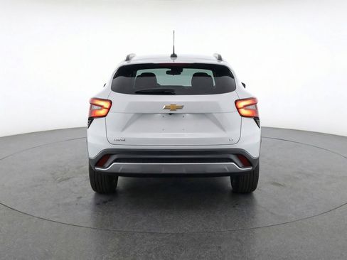 Used 2025 Chevrolet Trax LT image 7