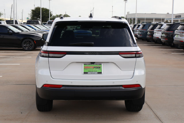 New 2026 Jeep Grand Cherokee Altitude RWD image 5