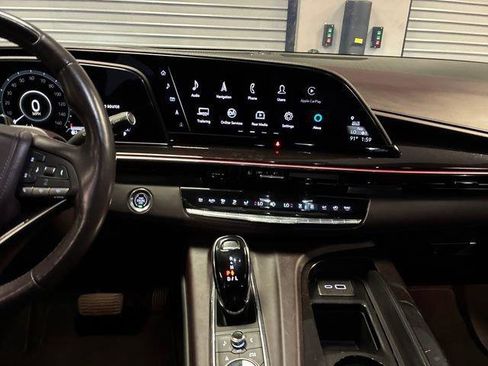Used 2023 Cadillac Escalade ESV Sport Platinum w/ LPO, ONYX Package AWD/4WD image 18