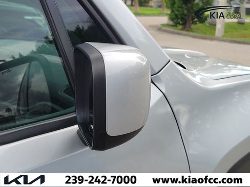 Used 2020 Jeep Renegade Latitude FWD image 8