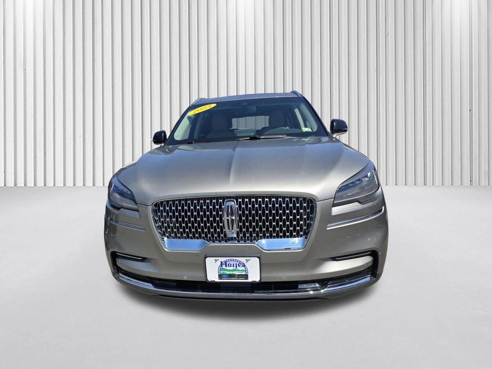 Used 2023 Lincoln Aviator AWD w/ Premium Package image 2