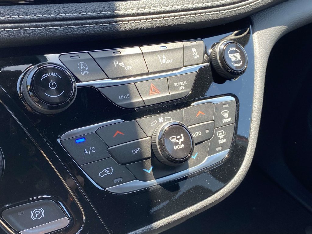 New 2026 Chrysler Pacifica Select AWD/4WD image 21