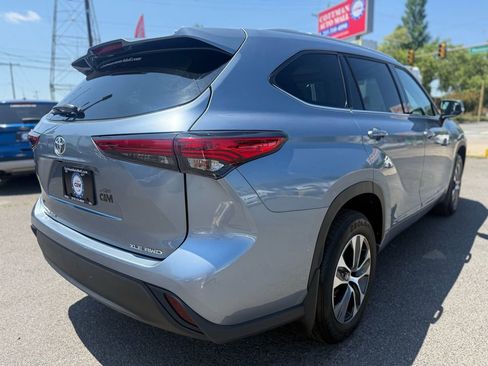 Used 2022 Toyota Highlander XLE AWD/4WD image 4