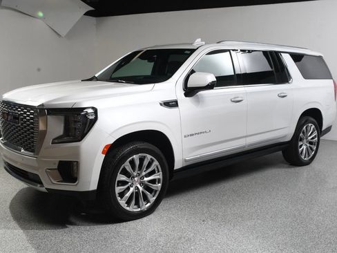 Used 2024 GMC Yukon XL Denali AWD/4WD image 2