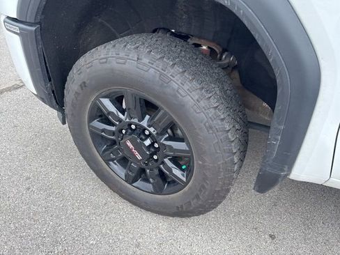 Used 2025 GMC Sierra 2500 AT4 AWD/4WD image 9