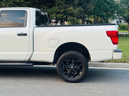 Used 2019 Nissan Titan SV w/ SV Convenience Package image 13