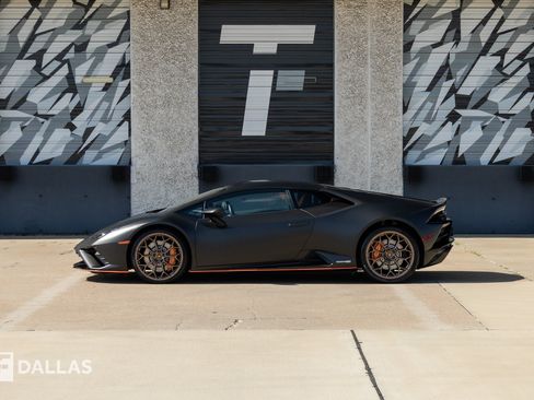 Used 2022 Lamborghini Huracan EVO RWD image 7
