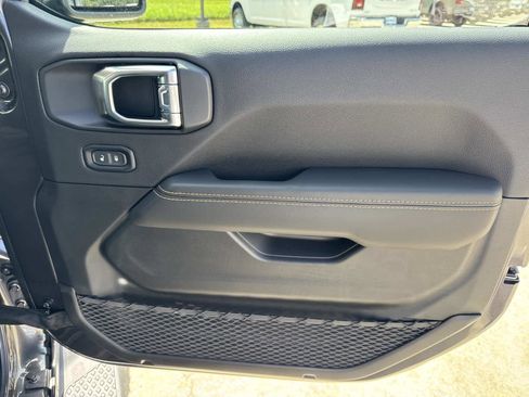 New 2025 Jeep Gladiator Sport image 24