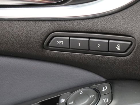 Used 2024 Buick Enclave Premium image 34