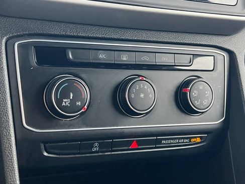 Used 2021 Volkswagen Atlas Cross Sport S image 21