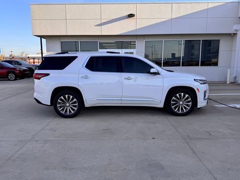Used 2023 Chevrolet Traverse Premier image 2