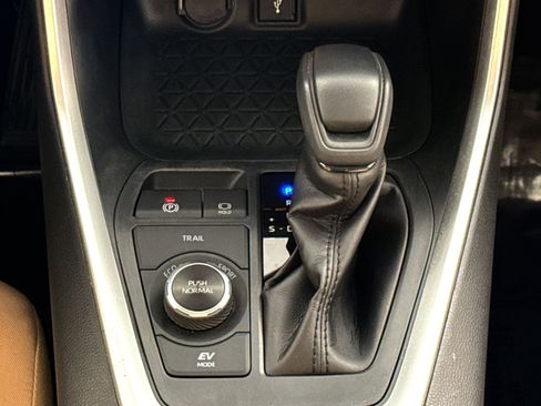 Used 2022 Toyota RAV4 XLE w/ Convenience Package AWD/4WD image 21