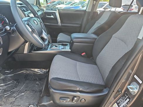 Used 2018 Toyota 4Runner SR5 AWD/4WD image 15