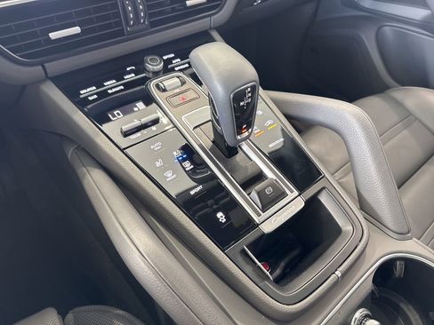 Used 2023 Porsche Cayenne Platinum Edition AWD/4WD image 28