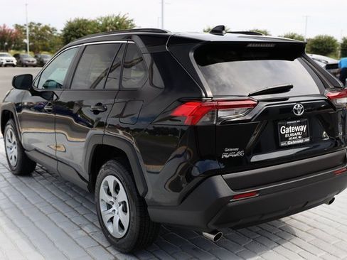 Used 2019 Toyota RAV4 LE image 3