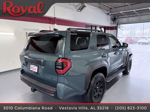 Used 2025 Toyota 4Runner TRD Off-Road Premium AWD/4WD image 4