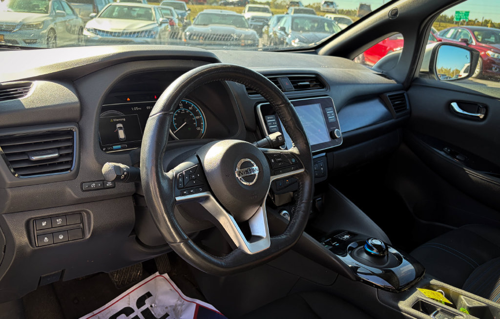 Used 2019 Nissan Leaf SV Plus w/ SV Plus Technology Package FWD image 2
