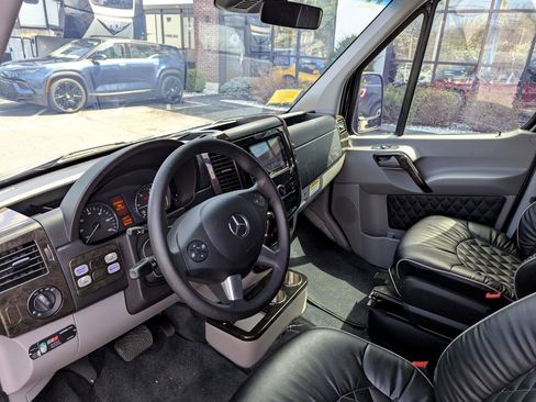 Used 2017 Mercedes-Benz Sprinter 2500 image 12