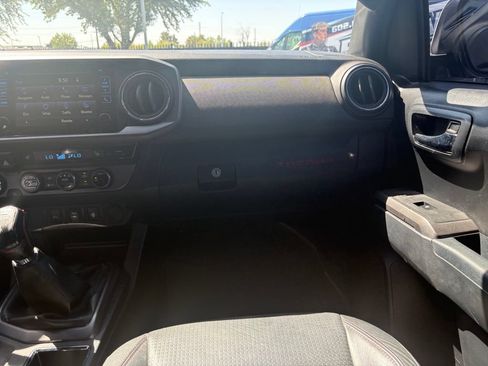 Used 2017 Toyota Tacoma TRD Pro AWD/4WD image 7