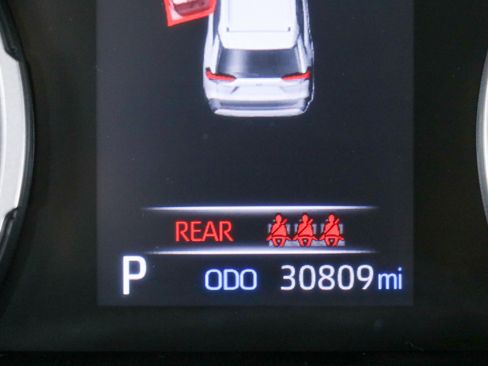 Used 2022 Toyota RAV4 LE FWD image 16