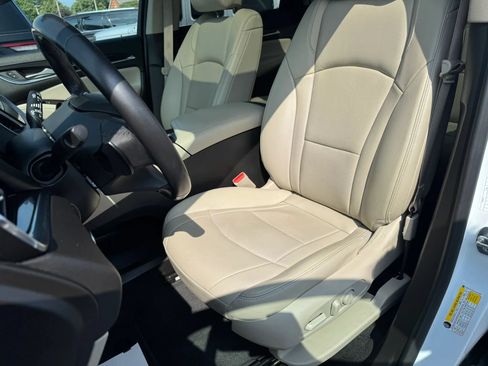 Used 2019 Buick Enclave Essence AWD/4WD image 5